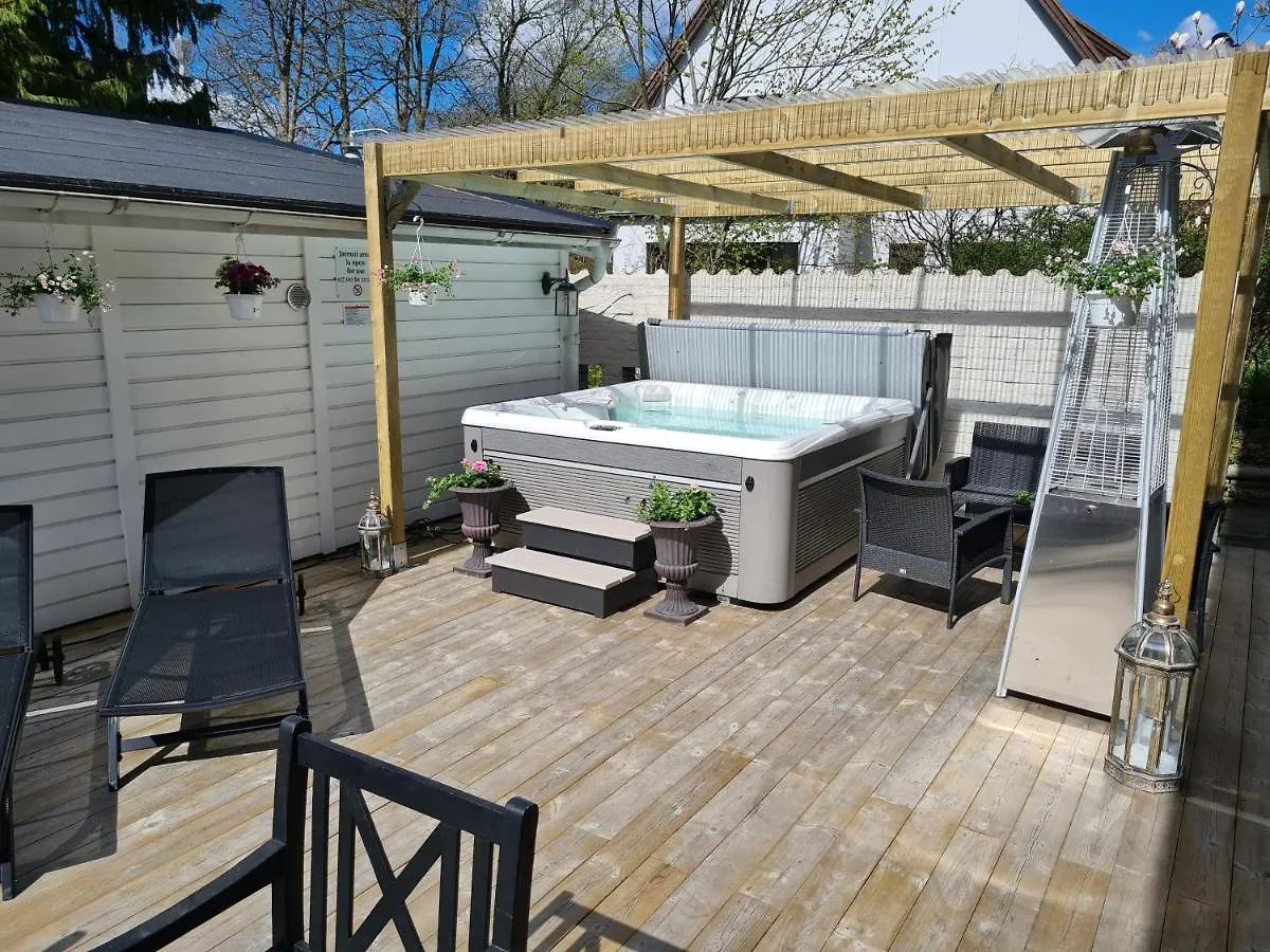 Tg Oasis Oergryte Stugor & Rum Gothenburg